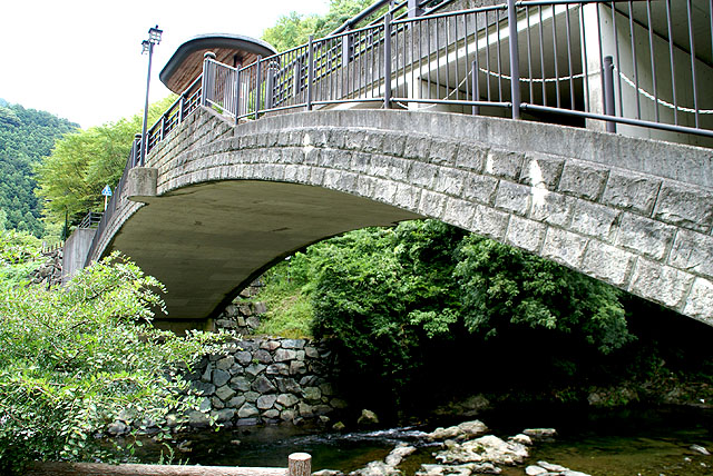 iyonakayama_yugurihouse_bridge2.jpg