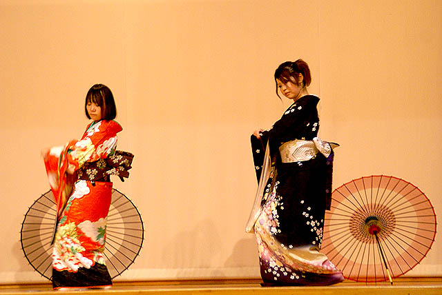 kimonogirls_two1.jpg