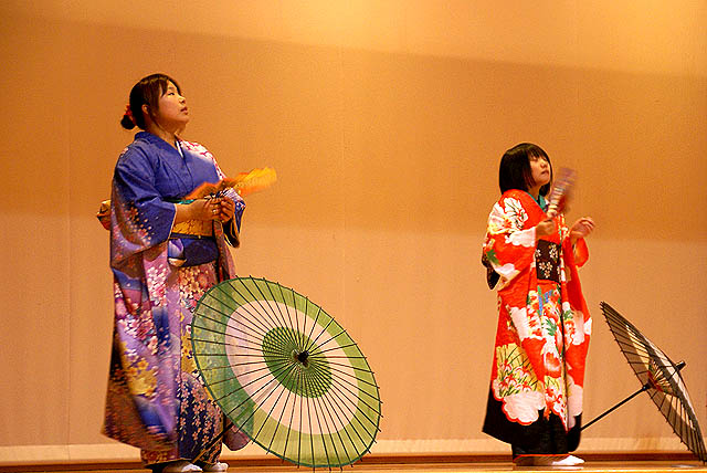 kimonogirls_two2.jpg