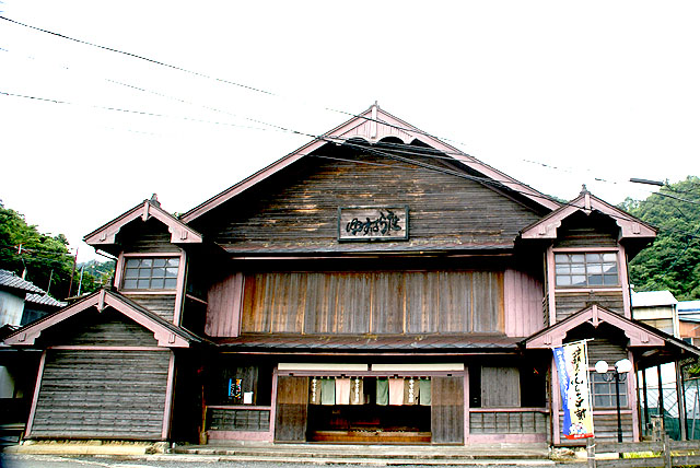 yusuhara_theater_facade.jpg