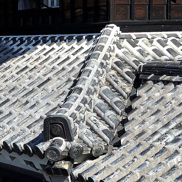 matsuyamajo_honmaru_roof.jpg