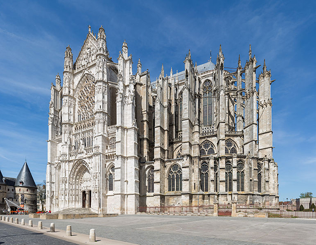 Beauvais_Cathedral_Exterior_1,_Picardy,_France_-_Diliff.jpg