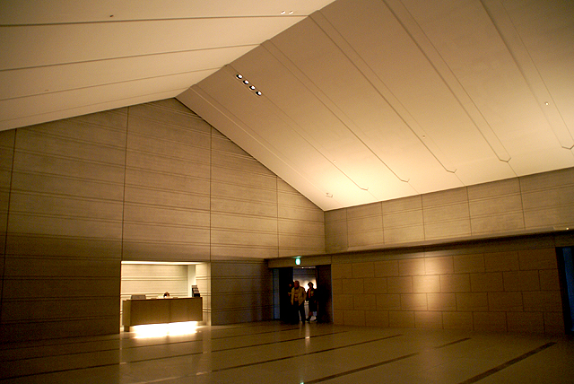 sagawamuseum_entrancelobby.jpg